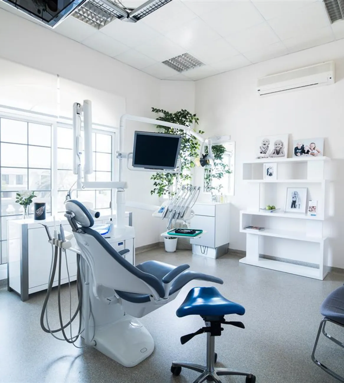 Experienced emergency dentist in Queens offering same-day dental care, urgent tooth treatment, and family-friendly services for patients in Queens, NY